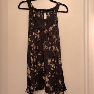 Lace yolk sleeveless top